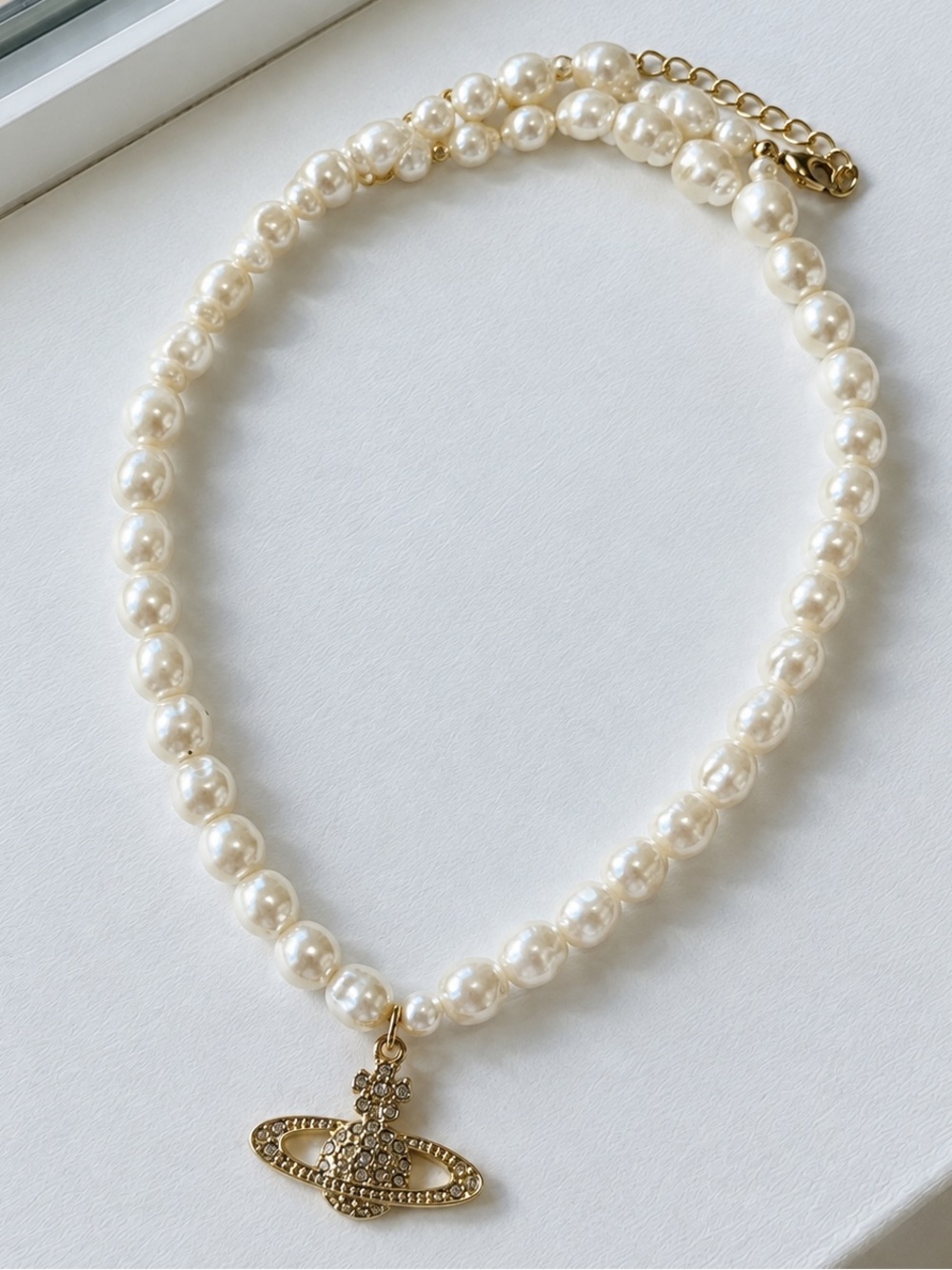 Trendy Faux Pearl Necklace with Orb Pendant - gold tone